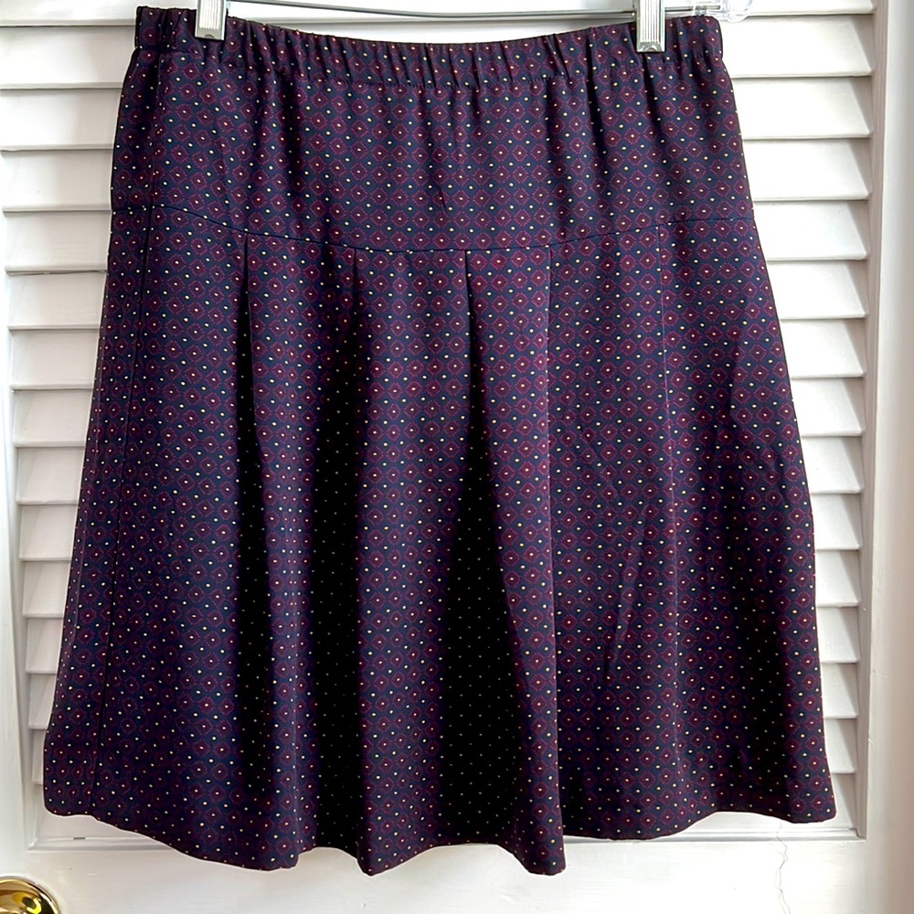 LOFT Pleated Skirt - Maroon & Navy Geometric Print. Elastic Waist. Size XS